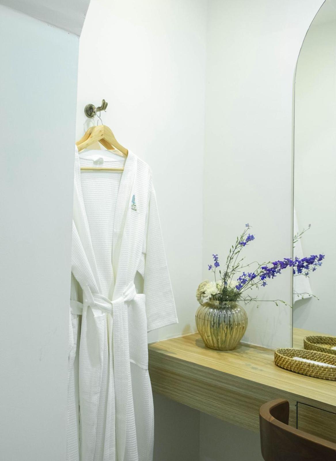 Hotel Lake Shilloi Dimapur Ngoại thất bức ảnh