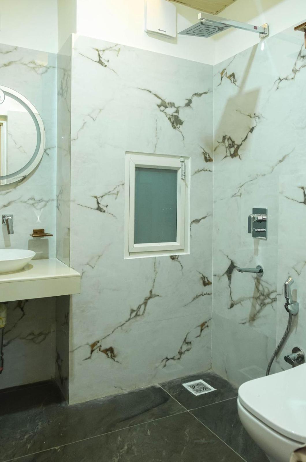 Hotel Lake Shilloi Dimapur Ngoại thất bức ảnh